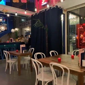 De blauwe bar van Alfredo's