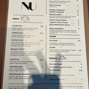 De menukaart van Mosqat in februari 2023