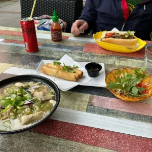 Alle gerechten samen bij Pho Hanoi Authentic