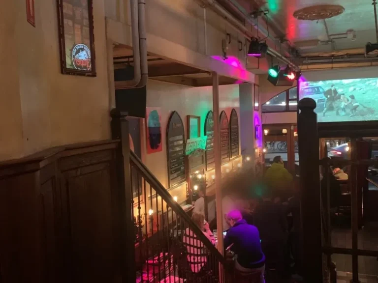 Interieur van Belgisch Biercafe Boudewijn