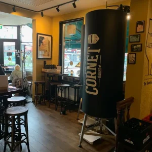 Interieur van Bar Benthuis