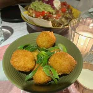 Bitterballen met limoenmayo