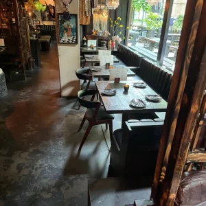 Interieur van Little V Rotterdam