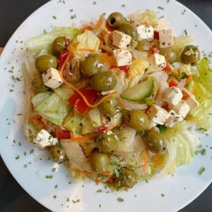 Griekse salade bij Restaurant Rodrigues