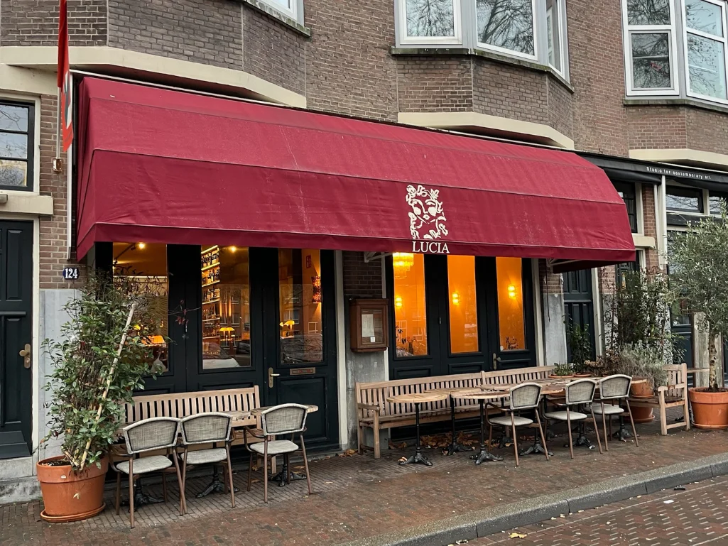 Geven van restaurant Lucia in Rotterdam aan de Zaagmolenkade 124